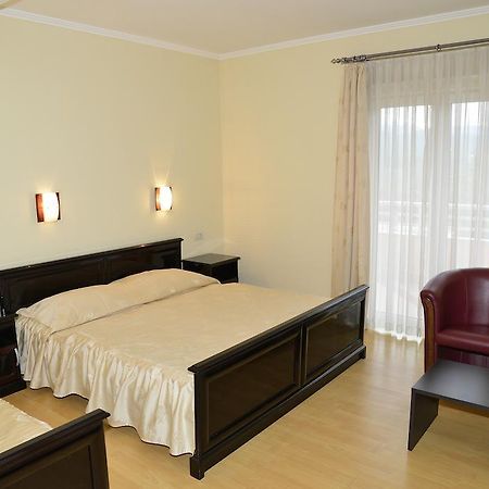 Hotel Venezia Имотски Экстерьер фото