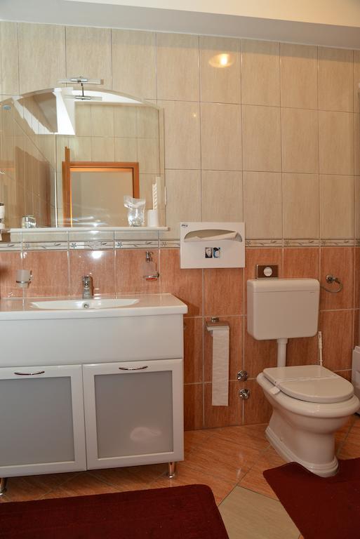 Hotel Venezia Имотски Экстерьер фото