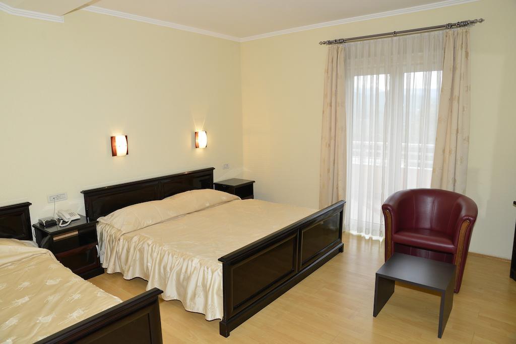 Hotel Venezia Имотски Экстерьер фото